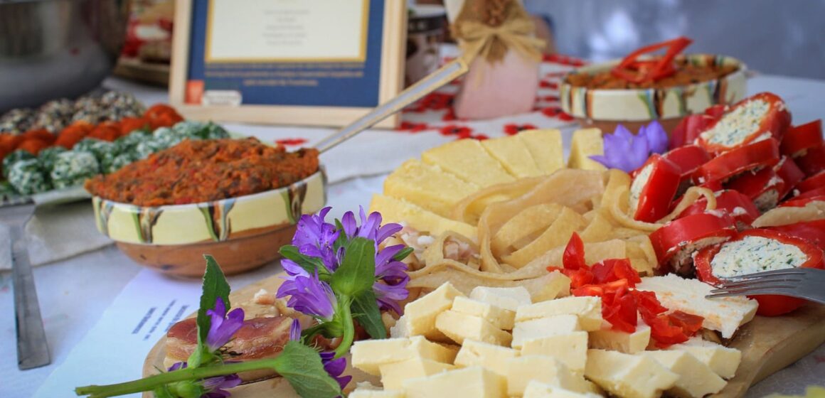 Fundația Conservation Carpathia a lansat harta Punctelor Gastronomice Locale din sudul Munților Făgăraș