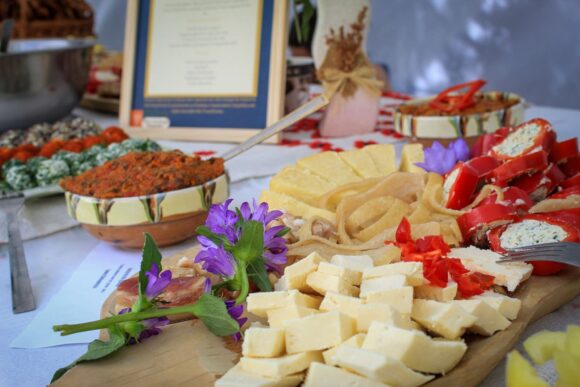 Fundația Conservation Carpathia a lansat harta Punctelor Gastronomice Locale din sudul Munților Făgăraș