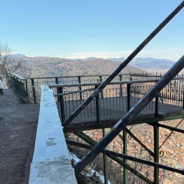 Platforma Belvedere de pe Tâmpa va fi pusă în siguranță în regim de urgență. Până la finalizarea lucrărilor, accesul pe platformă va fi restricționat Platforma Belvedere de pe Tâmpa va fi pusă în siguranță în regim de urgență. Până la finalizarea lucrărilor, accesul pe platformă va fi restricționat