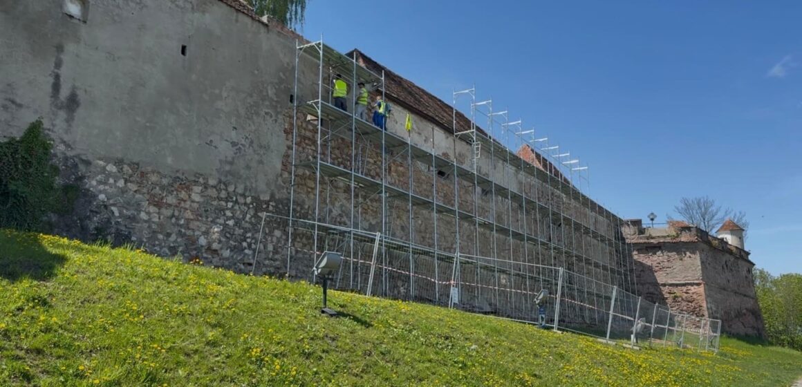 Primăria Brașov a început lucrările de reparații și punere în siguranță la Cetățuia