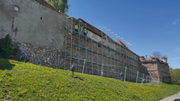 Primăria Brașov a început lucrările de reparații și punere în siguranță la Cetățuia