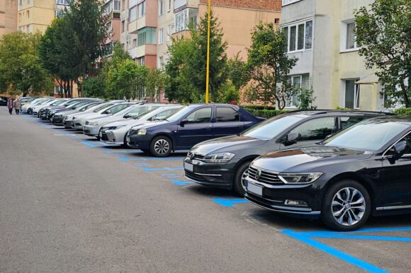 Consiliul Local Brașov a aprobat noul regulament pentru parcările rezidențiale
