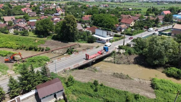 Au început lucrările de reabilitare a podului de peste Ghimbășel, pe str. Plugarilor
