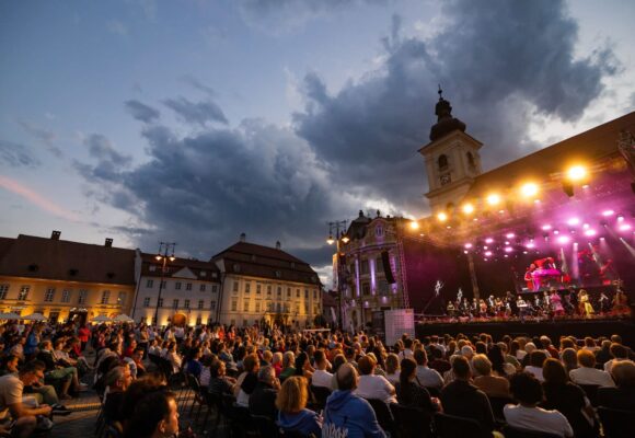 Festivalul Classics for Pleasure: cinci zile în care muzica clasică a adus împreună mari artiști, tineri muzicieni și mii de spectatori la Sibiu Festivalul Classics for Pleasure: cinci zile în care muzica clasică a adus împreună mari artiști, tineri muzicieni și mii de spectatori la Sibiu