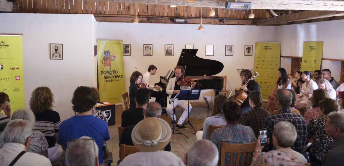 Festivalul SoNoRo Musikland revine în satele de pe Colinele Transilvaniei și ajunge pentru prima dată în Poiana Brașov Festivalul SoNoRo Musikland revine în satele de pe Colinele Transilvaniei și ajunge pentru prima dată în Poiana Brașov