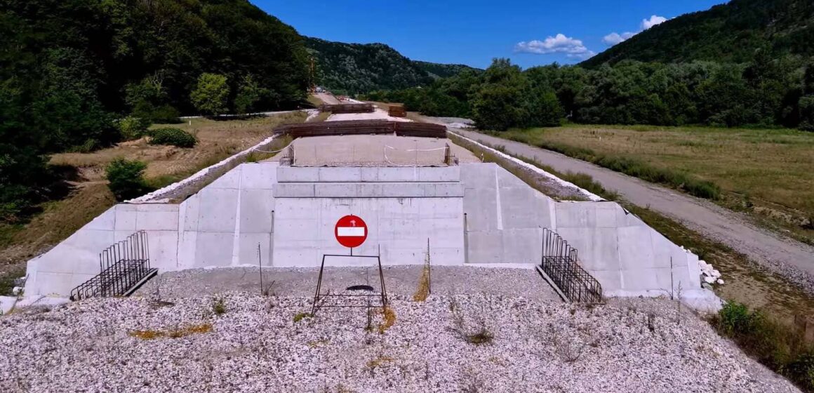 Asociația Pro Infrastructură | Întârzieri foarte mari în contractul pe cei 22,34 kilometri dintre Gurasada și Ilteu Asociația Pro Infrastructură | Întârzieri foarte mari în contractul pe cei 22,34 kilometri dintre Gurasada și Ilteu