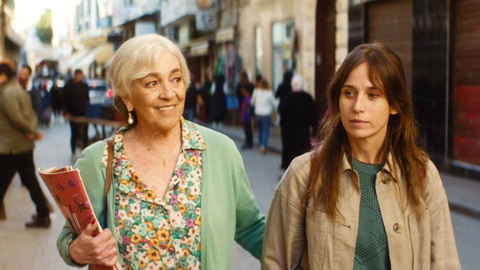 „Strada Málaga” în cinematografele din România — povestea unei femei de 79 de ani care refuză să renunțe la viață, la dragoste și la casa ei