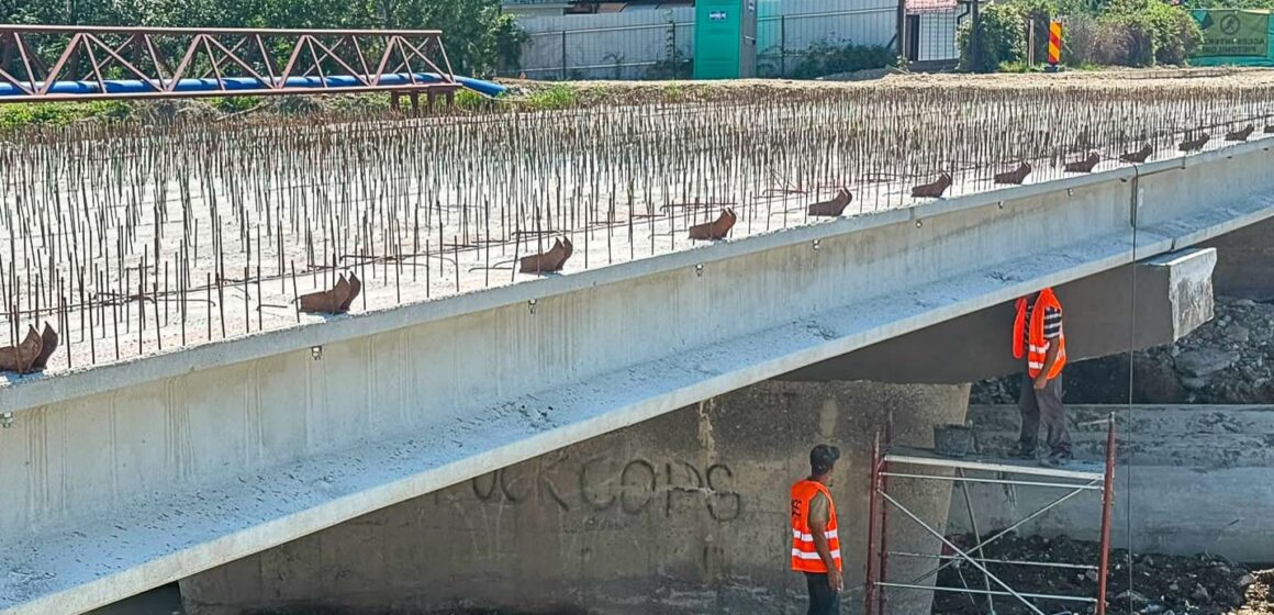 Reabilitarea podului de pe str. Plugarilor a ajuns la o execuție de 60%, anunță Primăria Brașov Reabilitarea podului de pe str. Plugarilor a ajuns la o execuție de 60%, anunță Primăria Brașov