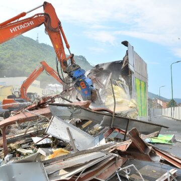 Primăria Brașov a început demolarea Duplex 91 Primăria Brașov a început demolarea Duplex 91