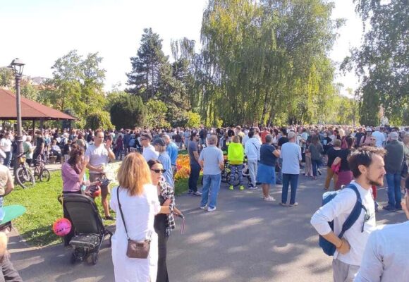Protest împotriva parcării Titulescu | Brașovenii cer Primăriei renunțarea definitivă la parcare