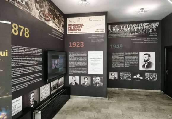 „Simfonia timpului – povestea Filarmonicii Brașov” s-a deschis la Sala Patria: aproape 150 de ani de istorie a Filarmonicii Brașov, într-o expoziție interactivă „Simfonia timpului – povestea Filarmonicii Brașov” s-a deschis la Sala Patria: aproape 150 de ani de istorie a Filarmonicii Brașov, într-o expoziție interactivă