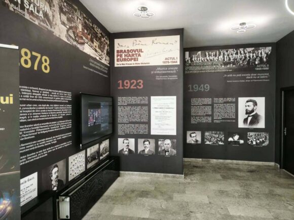 „Simfonia timpului – povestea Filarmonicii Brașov” s-a deschis la Sala Patria: aproape 150 de ani de istorie a Filarmonicii Brașov, într-o expoziție interactivă