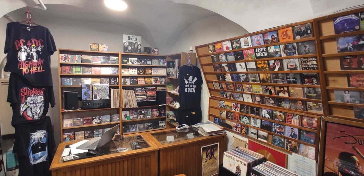 M | Spinning Music Shop – un martor al timpului muzical
