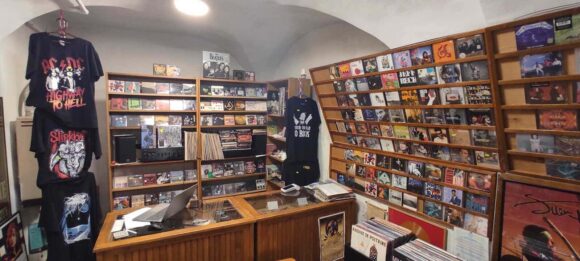 M | Spinning Music Shop – un martor al timpului muzical