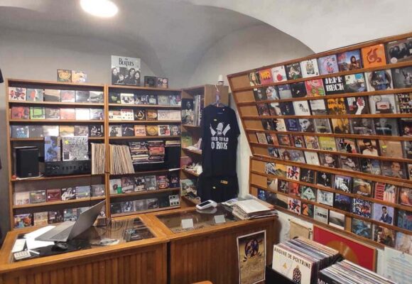 M | Spinning Music Shop – un martor al timpului muzical