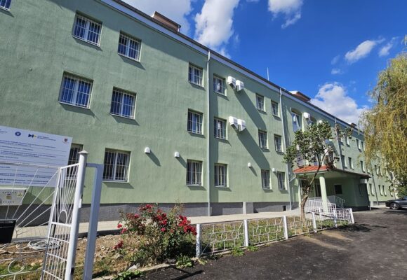 Consiliul Județean Brașov anunță finalizarea lucrărilor de renovare energetică a Spitalului Clinic de Psihiatrie și Neurologie Brașov – Secția exterioară Zărnești Consiliul Județean Brașov anunță finalizarea lucrărilor de renovare energetică a Spitalului Clinic de Psihiatrie și Neurologie Brașov – Secția exterioară Zărnești