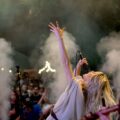 M | De la facultatea din Berlin la scenele din România: Povestea lui Anais Vacariu despre vulnerabilitate, virale accidentale și curajul de a sparge tradiții