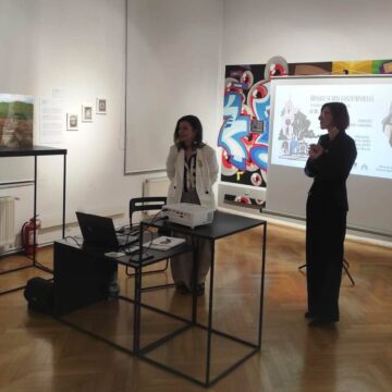 Orașele și arta contemporană. Schimbări și adaptări – Conferință dr. Mihaela Ion | Un dialog despre locul artei contemporane în societatea românească Orașele și arta contemporană. Schimbări și adaptări – Conferință dr. Mihaela Ion | Un dialog despre locul artei contemporane în societatea românească