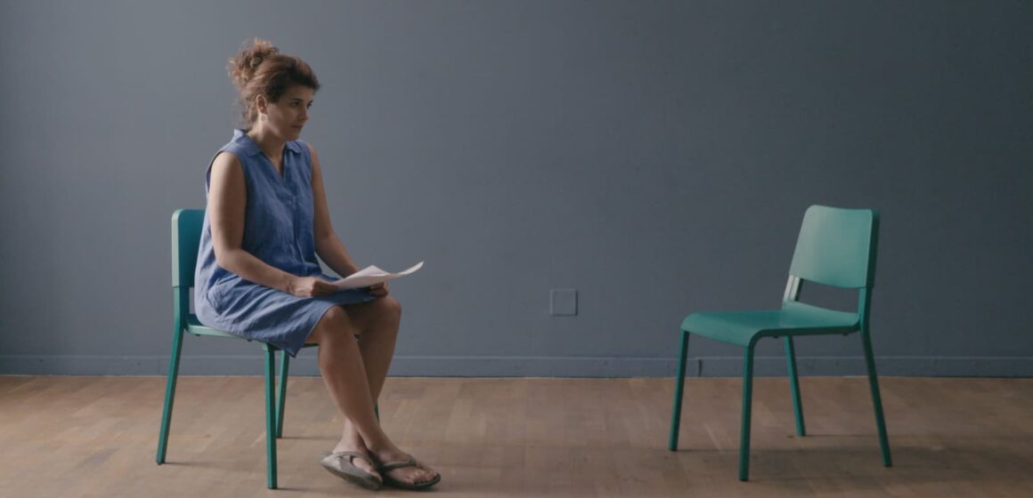 Regizoarea britanico-română Rachel Tâpârjan, premiată de British Film Institute pentru viziunea sa cinematografică îndrăzneață. „Atât de familiar” ajunge în cinematografele din România pe 13 noiembrie Regizoarea britanico-română Rachel Tâpârjan, premiată de British Film Institute pentru viziunea sa cinematografică îndrăzneață. „Atât de familiar” ajunge în cinematografele din România pe 13 noiembrie