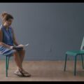 Regizoarea britanico-română Rachel Tâpârjan, premiată de British Film Institute pentru viziunea sa cinematografică îndrăzneață. „Atât de familiar” ajunge în cinematografele din România pe 13 noiembrie