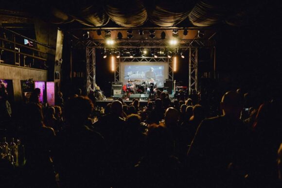 M | Muzică, vampiri și blues psihedelic: din culisele Transilvania Blues și ale fenomenului Blüesferatü